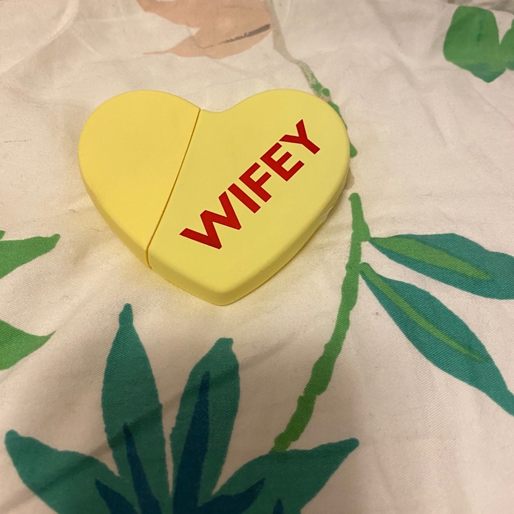 KKW Kimoji limited edition Wifey